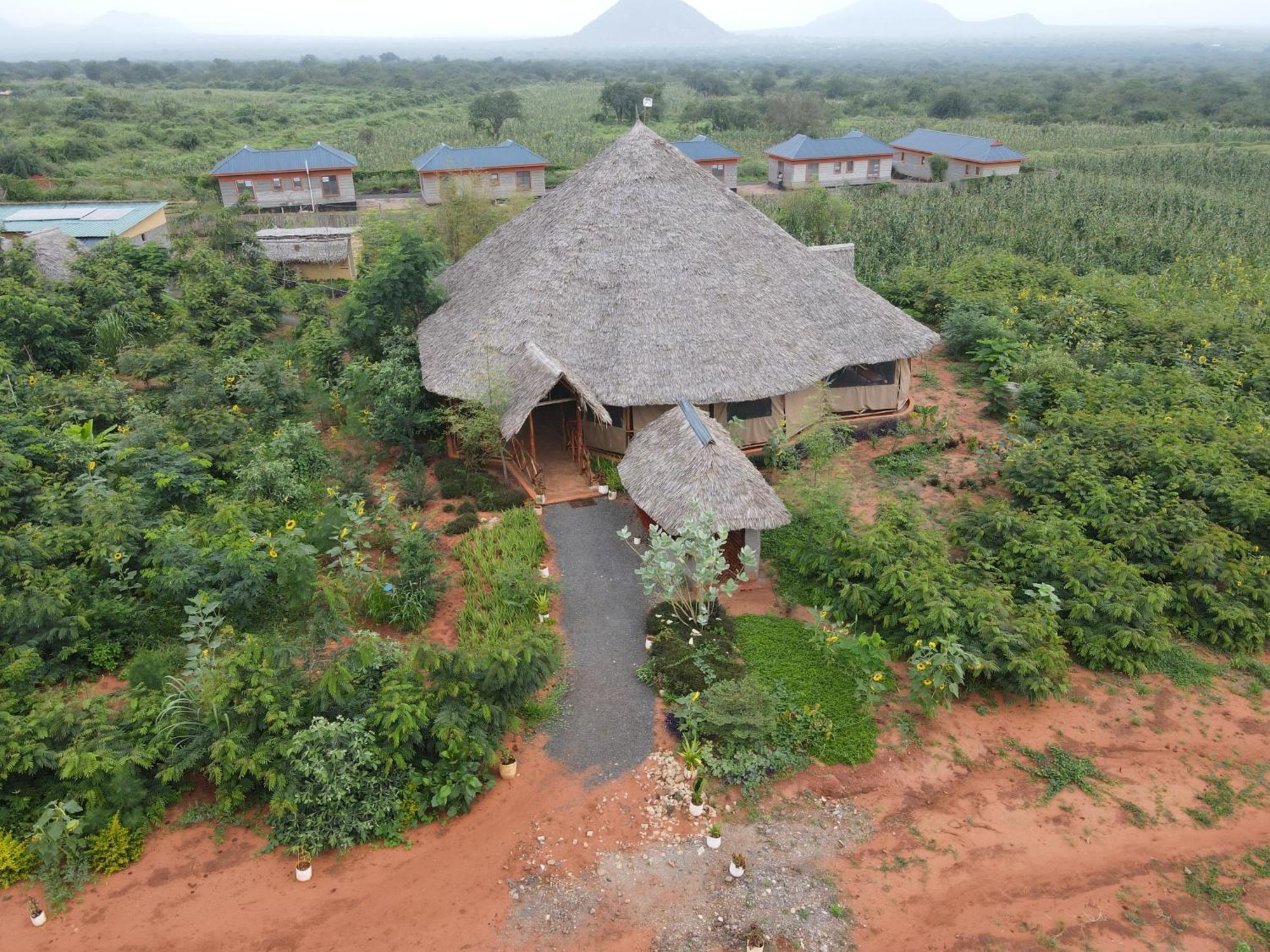 Tausa Tsavo Eco Lodge Voi Exterior photo