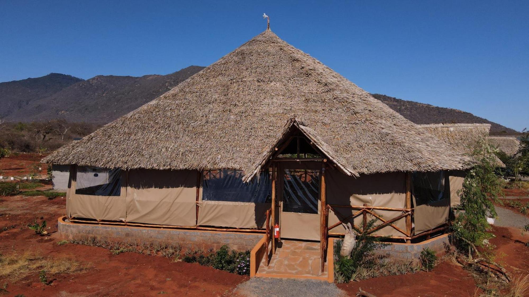 Tausa Tsavo Eco Lodge Voi Exterior photo